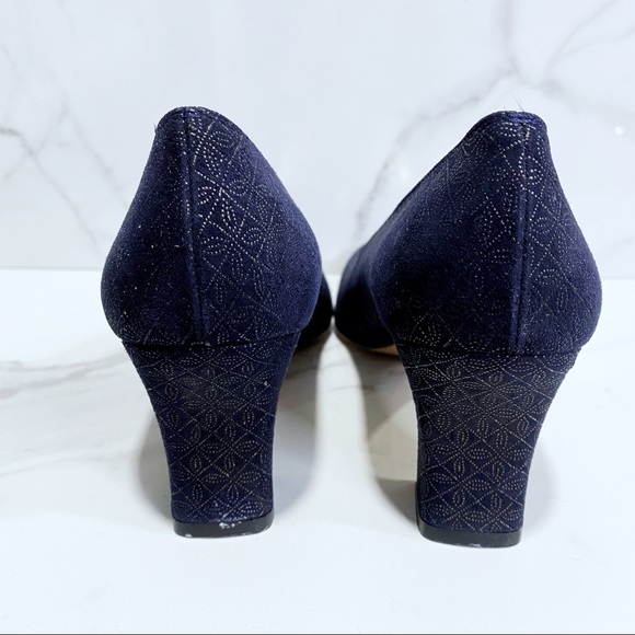 Salvatore Ferragamo Vintage Navy Almond Toe Art Deco Heels - Picture 2 of 11